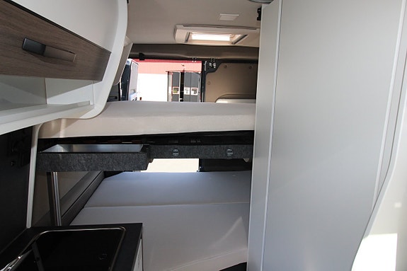 Knaus Vantourer 540 GO  Automat Våningsäng hissbar 2,2 Turbodiesel 140 Hk 8 vxl automat 12 of 15