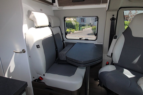 Knaus Vantourer 540 GO  Automat Våningsäng hissbar 2,2 Turbodiesel 140 Hk 8 vxl automat 10 of 15