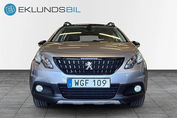 Peugeot 2008 2 of 5