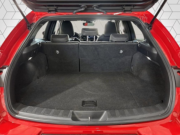 Lexus UX250h 11 of 17
