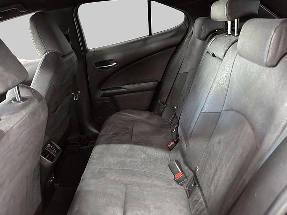 Lexus UX250h 9 of 17