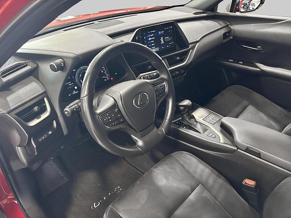 Lexus UX250h 12 of 17