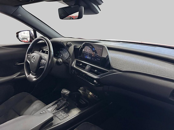 Lexus UX250h 8 of 17