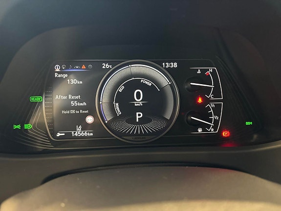 Lexus UX250h 15 of 17