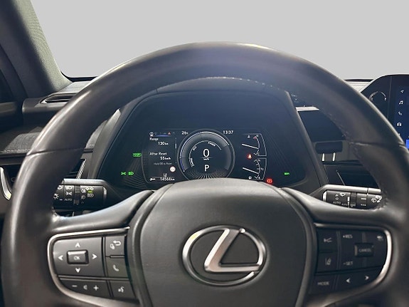 Lexus UX250h 13 of 17