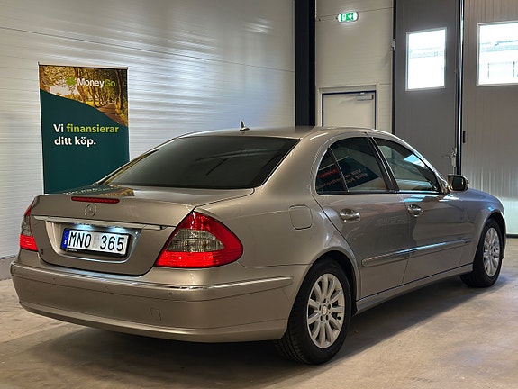 Mercedes-Benz E200 5 of 5