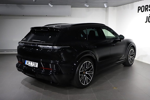 Porsche Cayenne 5 of 5