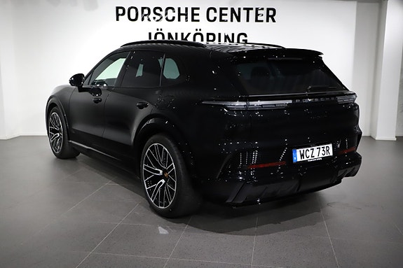 Porsche Cayenne 3 of 5