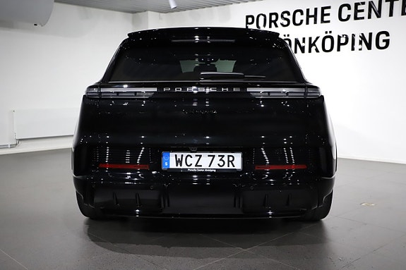 Porsche Cayenne 4 of 5