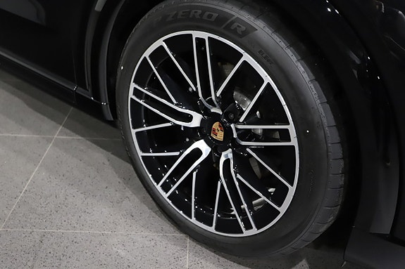 Porsche Cayenne 9 of 22