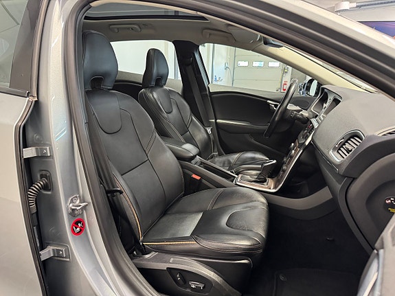 Volvo V40 Cross Country 12 of 23