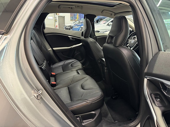 Volvo V40 Cross Country 11 of 23