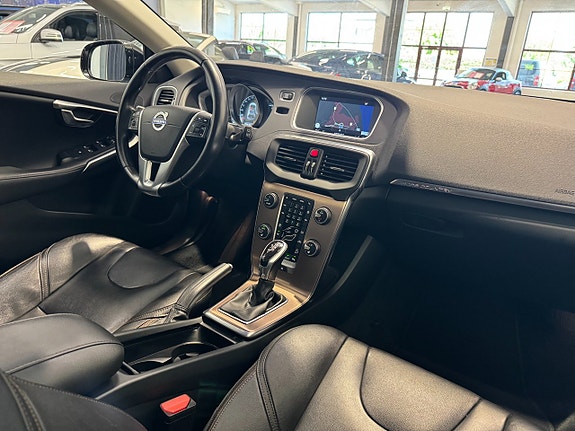 Volvo V40 Cross Country 10 of 23