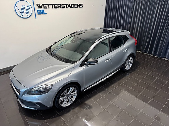 Volvo V40 Cross Country 9 of 23