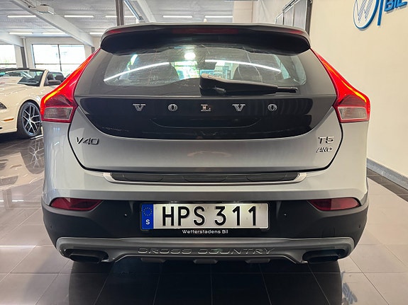 Volvo V40 Cross Country 7 of 23