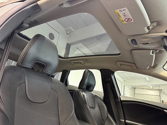 Volvo V40 Cross Country 13 of 23