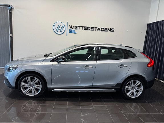 Volvo V40 Cross Country 2 of 5
