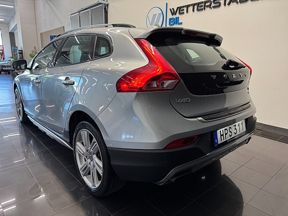 Volvo V40 Cross Country 8 of 23
