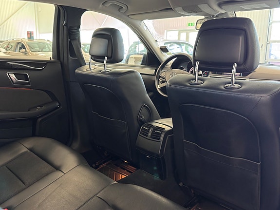 Mercedes-Benz E220 14 of 26