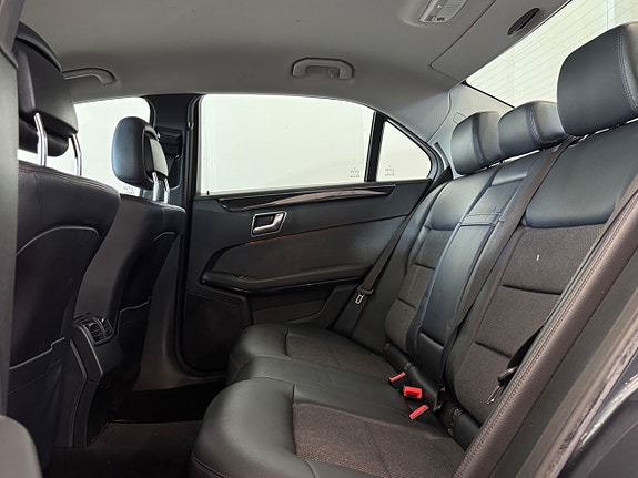 Mercedes-Benz E220 15 of 26