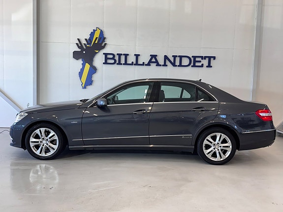 Mercedes-Benz E220 3 of 5