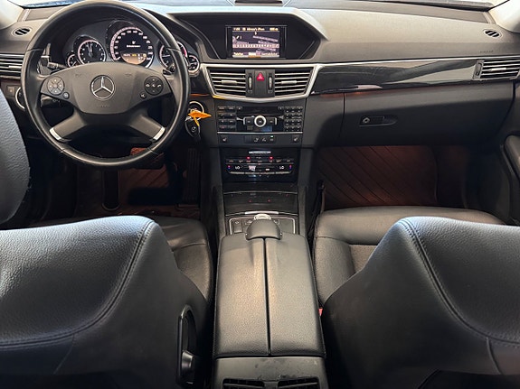 Mercedes-Benz E220 17 of 26
