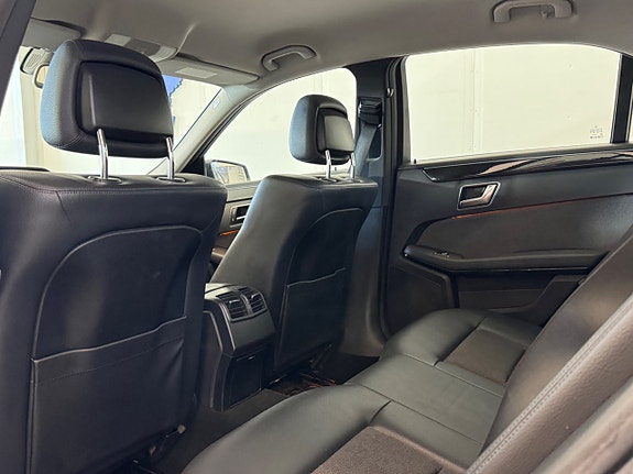 Mercedes-Benz E220 13 of 26