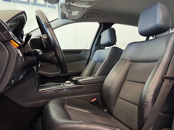 Mercedes-Benz E220 11 of 26