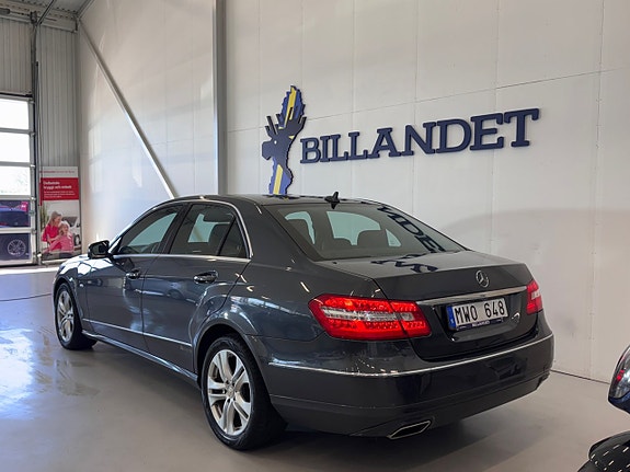 Mercedes-Benz E220 4 of 5