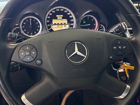 Mercedes-Benz E220 20 of 26