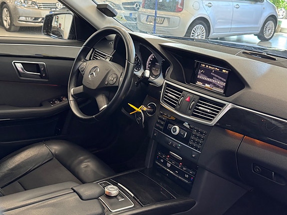 Mercedes-Benz E220 18 of 26