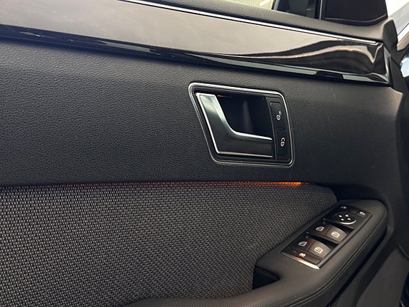 Mercedes-Benz E220 25 of 26