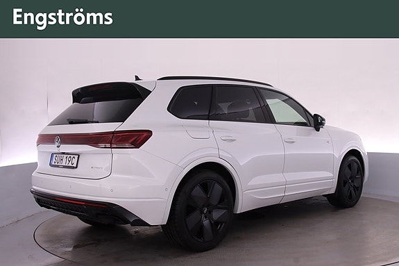 Volkswagen Touareg 3 of 5