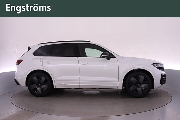 Volkswagen Touareg 2 of 5