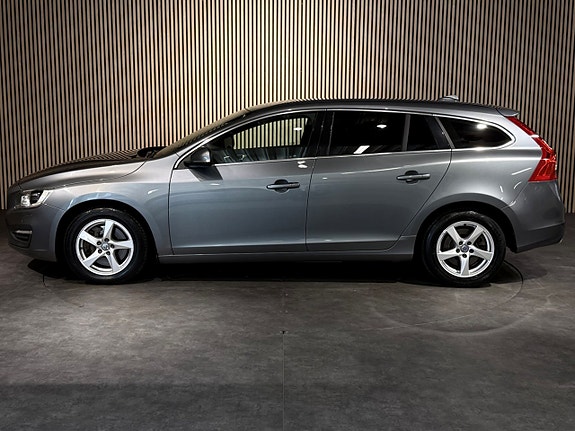 Volvo V60 2 of 5