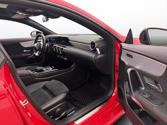 Mercedes-Benz CLA200 27 of 30