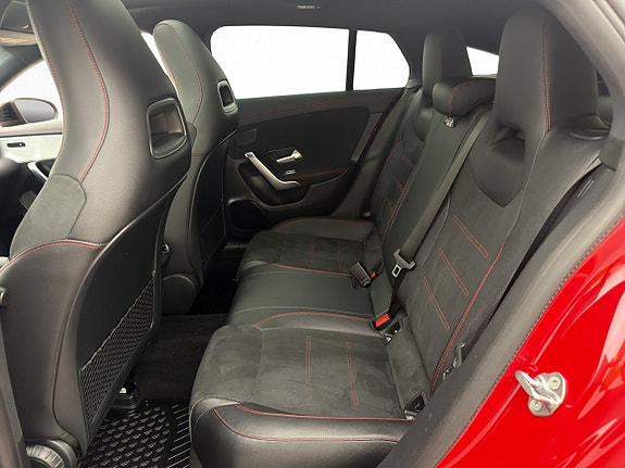 Mercedes-Benz CLA200 28 of 30