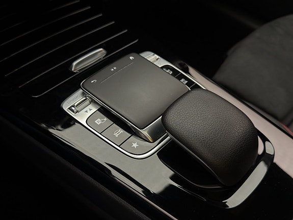 Mercedes-Benz CLA200 25 of 30