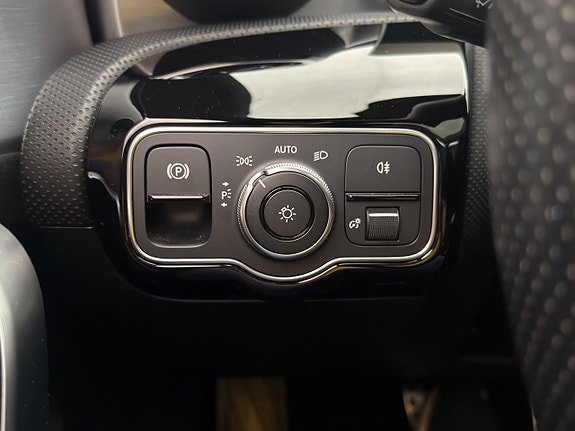 Mercedes-Benz CLA200 13 of 30