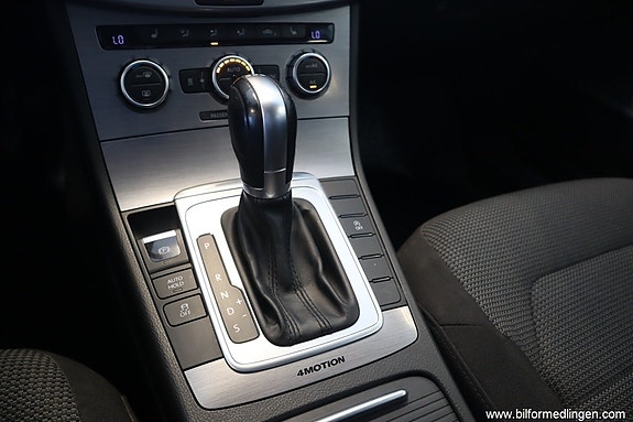 Volkswagen Passat 13 of 24