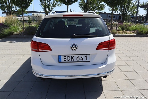 Volkswagen Passat 10 of 24