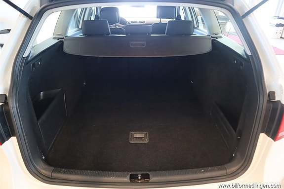 Volkswagen Passat 11 of 24