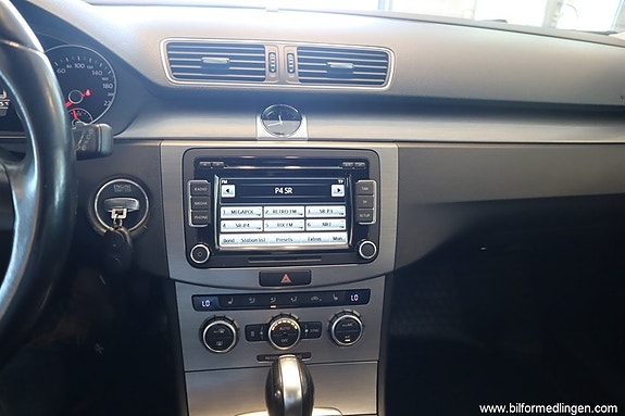 Volkswagen Passat 14 of 24