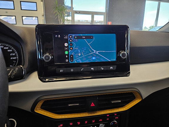Seat Arona 8 of 16