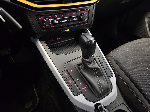Seat Arona 10 of 16