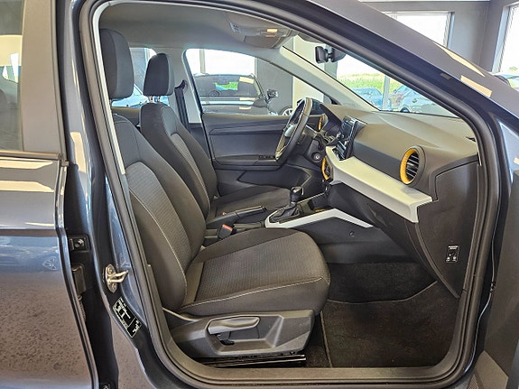 Seat Arona 13 of 16