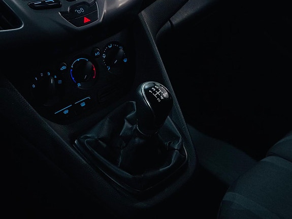 Ford Transit Connect 9 of 18