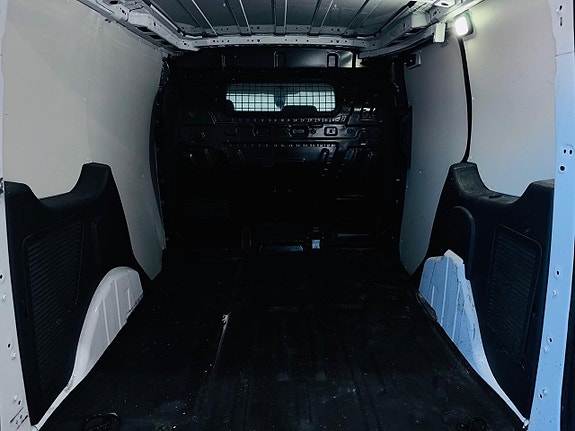 Ford Transit Connect 16 of 18