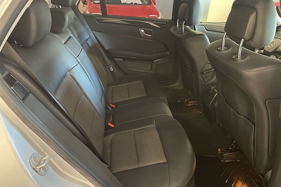 Mercedes-Benz E220 15 of 15