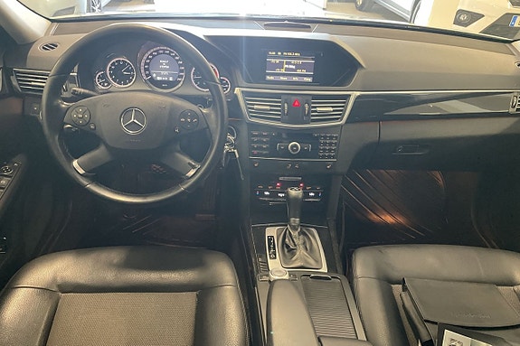 Mercedes-Benz E220 9 of 15